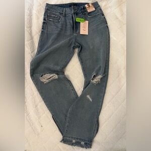 Sincerely Jules Jeans
Never worn 
Size 7/28